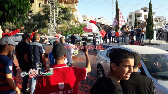 فيديو : الالترس القسماوي يحتفل في دوار الأقصى ومقهى جاري بفوز نادي الوحدة وتأهله الى نهائي الاختبارات 